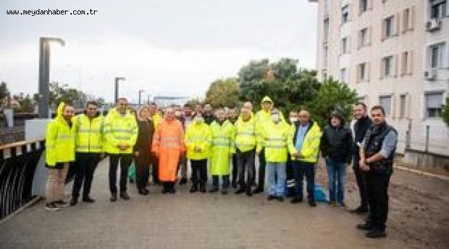 Başkan Soyer'den yağmur altında İZSU mesaisi Körfez temizleniyor, taşkınlar önleniyor