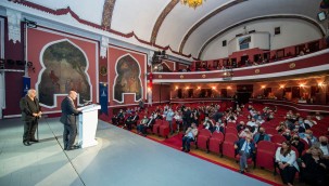 Başkan Soyer: "İyi ki tiyatro var"