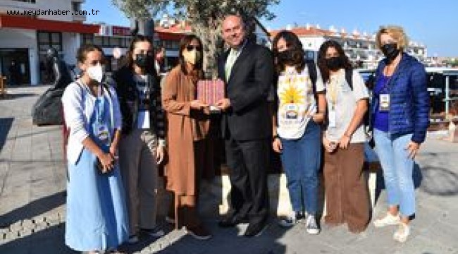 BEŞ YABANCI ÜLKEDEN ÖĞRENCİLER FOÇA'YI GEZDİLER