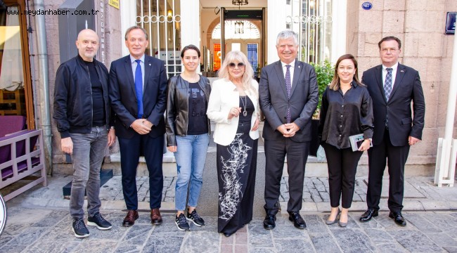 Bosnalı sanatçı duygu dolu anlar yaşattı