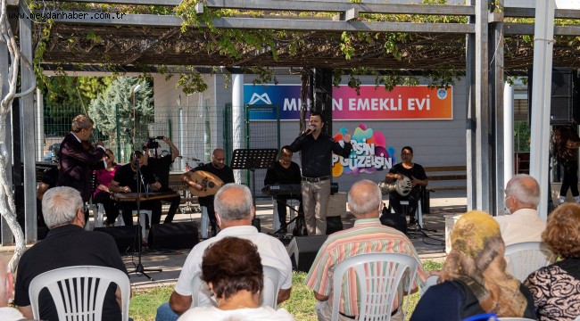 BÜYÜKŞEHİR, DÜNYA YAŞLILAR GÜNÜ'NÜ KONSERLERLE KUTLADI YAŞ ALMIŞLAR, KENDİ GÜNLERİNDE ŞARKILARLA TÜRKÜLERLE EĞLENDİ