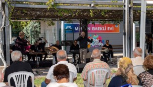BÜYÜKŞEHİR, DÜNYA YAŞLILAR GÜNÜ'NÜ KONSERLERLE KUTLADI YAŞ ALMIŞLAR, KENDİ GÜNLERİNDE ŞARKILARLA TÜRKÜLERLE EĞLENDİ