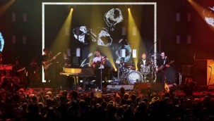 Coldplay'den çevre dostu konser: Zıplayarak elektrik üretilecek