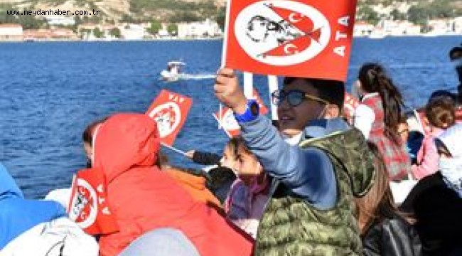 FOÇA'DA 29 EKİM COŞKUSU ÇOCUKLARLA BAŞLADI