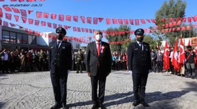 Güzelbahçe'de Atatürk Heykeli Açıldı