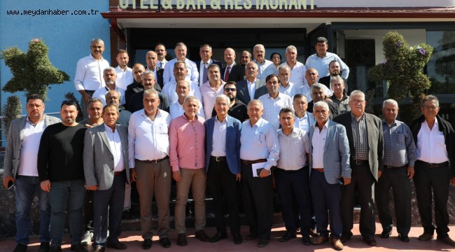 HBB BAŞKANI SAVAŞ ARSUZLU MUHTARLARLA BİR ARADA LÜTFÜ SAVAŞ: PROJELERİMİZİ ADALETLİ BİR ŞEKİLDE SÜRDÜRÜYORUZ