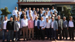 HBB BAŞKANI SAVAŞ ARSUZLU MUHTARLARLA BİR ARADA LÜTFÜ SAVAŞ: PROJELERİMİZİ ADALETLİ BİR ŞEKİLDE SÜRDÜRÜYORUZ