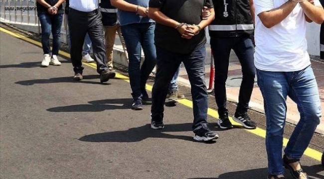 İzmir'de FETÖ operasyonu: 22 gözaltı