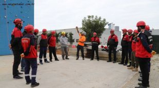 Kartal Belediyesi'nden Personele Afet Müdahale Eğitimi