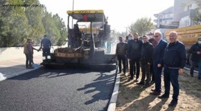 Paşayiğit Caddesi'nin asfaltlanması işine başlandı Keşan Belediyesi'nin yol ve kaldırım hareketi Paşayiğit Caddesi'nin asfaltlanmasıyla sürüyor Mustafa Helvacıoğlu: "Bu güzel yollarda hep birlikte yürüyeceğiz"