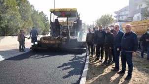 Paşayiğit Caddesi'nin asfaltlanması işine başlandı Keşan Belediyesi'nin yol ve kaldırım hareketi Paşayiğit Caddesi'nin asfaltlanmasıyla sürüyor Mustafa Helvacıoğlu: "Bu güzel yollarda hep birlikte yürüyeceğiz"