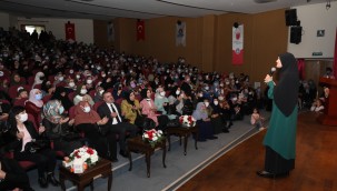 SİNCANLI KADINLAR "KADIN KADINA AİLE SOHBETLERİ" PROGRAMINDA UZMAN AİLE DANIŞMANI VE YAZAR SALİHA ERDİM İLE BULUŞTU