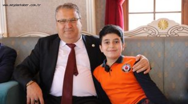 SINIF BAŞKANI SEÇİLEBİLMEK İÇİN BAŞKAN ÇERÇİ'DEN YARDIM İSTEDİ