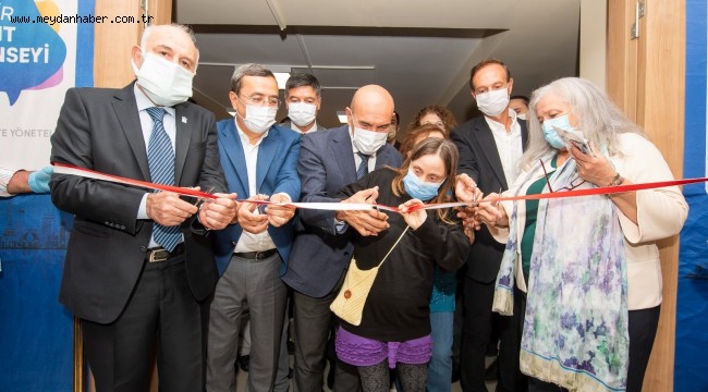 "Teksek yalnızız, birlikteysek tamız"