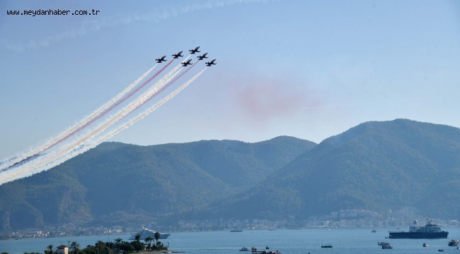 Türk Yıldızları'ndan Fethiye'de muhteşem gösteri