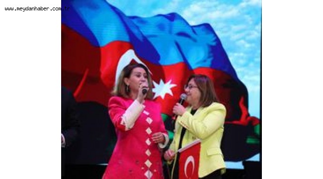 - ÜNLÜ SANATÇI AZERİN BAŞKAN ŞAHİN İLE DÜET YAPTI