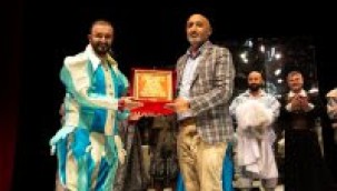 'Venedik Taciri' Adana'da izleyiciyle buluştu