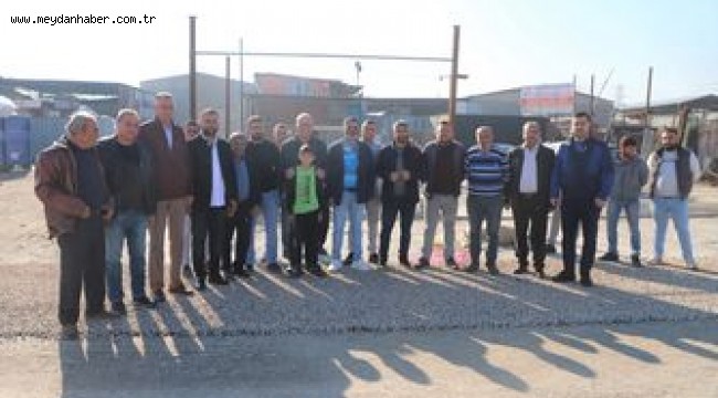 Yıllardır Çözülemeyen Yol Sorununu Çözen Başkan Akın İçin Esnaf Kurban Kesti