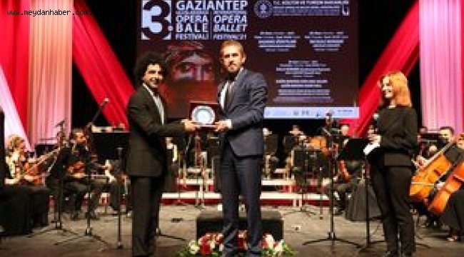 - 3'ÜNCÜ ULUSLARARASI GAZİANTEP OPERA VE BALE FESTİVALİ GALA KONSERİ YAPILDI