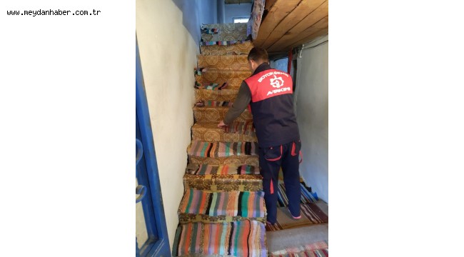 A Takımı Pakize teyzenin yardımına koştu