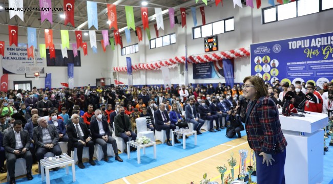BAKAN KASAPOĞLU YENİ SPOR SALONLARININ AÇILIŞINI YAPTI