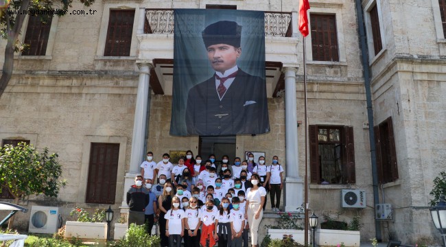 BÜYÜKŞEHİR'İN 'KENT TURU' PROJESİNİN İKİNCİ GEZİSİ YAPILDI KIRSALDA YAŞAYAN ÇOCUKLAR ATATÜRK EVİ'Nİ ZİYARET ETTİ