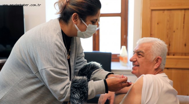 Büyükşehir personelinden COVID-19 aşısına yoğun ilgi Muğla Büyükşehir Belediyesi personelinin yüzde 93'ü 1. Doz, yüzde 84'ü 2. Doz aşılarını yaptırarak Türkiye'de aşılama ortalamanın üzerine çıktı.