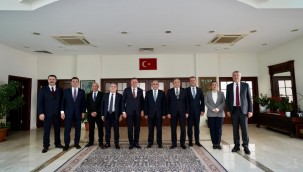 CHP'Lİ BÜYÜKŞEHİR BELEDİYE BAŞKANLARI KILIÇDAROĞLU'NUN TALİMATIYLA KKTC'DE