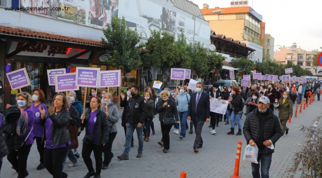 EFES SELÇUK'TA KADINLAR VE ERKEKLER ŞİDDETE KARŞI BİRLİKTE YÜRÜDÜ