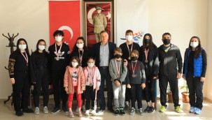 GENÇ BADMİNTONCULARDAN BÜYÜK BAŞARI