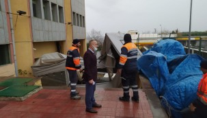 İSTANBUL'DA ŞİDDETLİ FIRTINA ETKİLİ OLUYOR