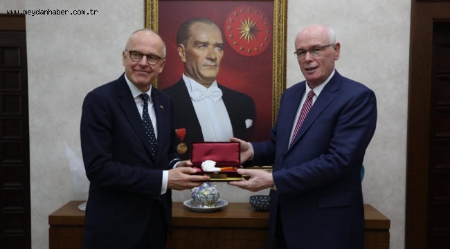 İsveç Büyükelçisi Staffan Herrström Başkan Kurt'u ziyaret etti