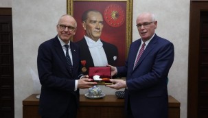 İsveç Büyükelçisi Staffan Herrström Başkan Kurt'u ziyaret etti