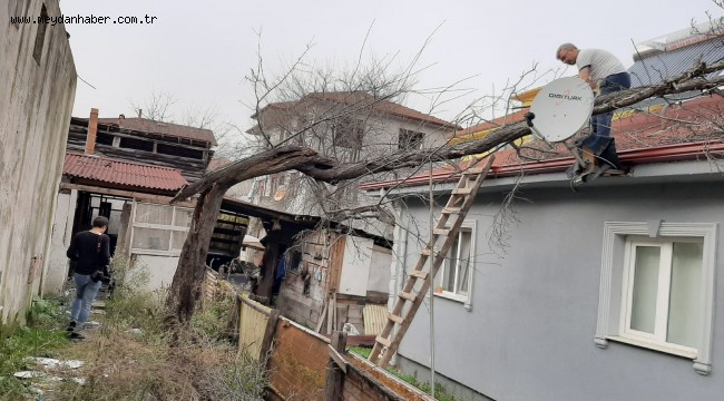 İTFAİYE PERSONELİNDEN FIRTINA MESAİSİ İTFAİYE EKİPLERİ TEYAKKUZDA