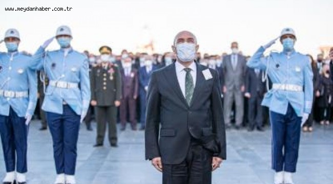 İzmir'de Ata'ya saygı için hayat durdu