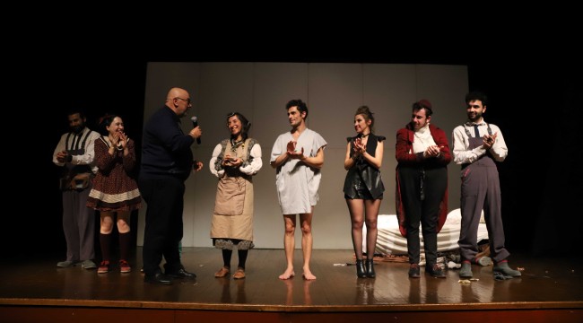 Joko'nun Doğum Günü' Kartal'da İzleyenleri Büyüledi