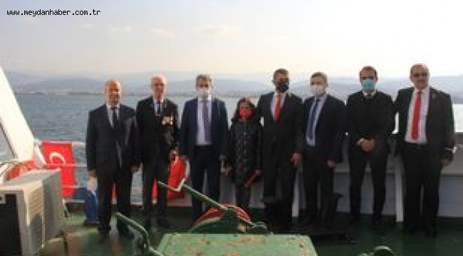 Körfezde Türk Bayrağı ve Atatürk posteri