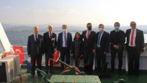 Körfezde Türk Bayrağı ve Atatürk posteri