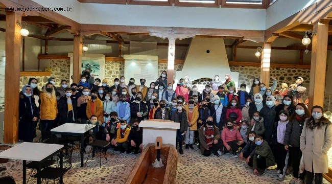 Kütahya Vakıflar Bölge Müdürü Zekeriya Şentürk, Belediye Başkanı Prof. Dr. Alim Işık'a nezaket ziyaretinde bulundu.