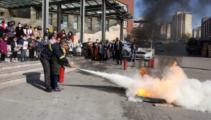 *Minik itfaiyeciler tatbikat yaptı *Yenimahalle Kreşlerinde yangın tatbikatı