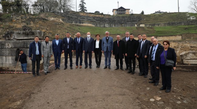 MSM, BAKAB TOPLANTISINA EV SAHİPLİĞİ YAPTI BAŞKAN ÖZLÜ, BİRLİK ÜYELERİNİ AĞIRLADI MALİ MÜTÇE VE İZMİR FUARINI MASAYA YATIRDILAR