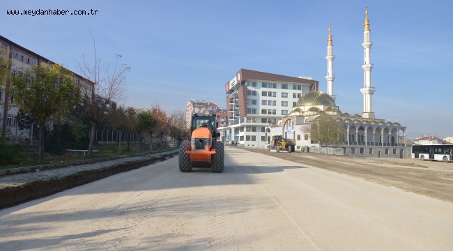 Müftülük Camii etrafında çevre düzenlemesi yapılıyor