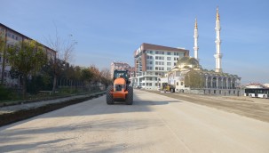 Müftülük Camii etrafında çevre düzenlemesi yapılıyor
