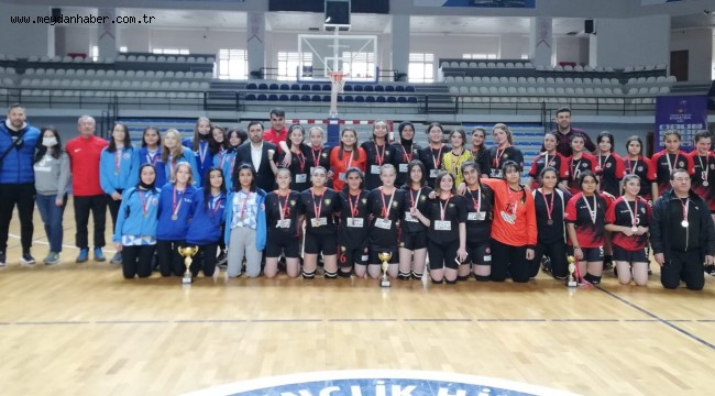 Okul Sporları Genç Kızlar Hentbol İl Birinciliği müsabakaları sona erdi
