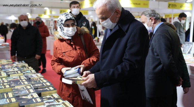 OKURLARIN YAZARLARLA BULUŞTUĞU ÜMRANİYE KİTAP FUARI DEVAM EDİYOR