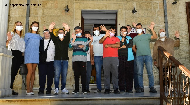 ÖZEL GEREKSİNİMLİ BİREYLER ULU ÖNDER ATATÜRK'Ü EVİNDE ANDI ÖZEL BİREYLERDEN ATATÜRK EVİ'NE ANLAMLI ZİYARET