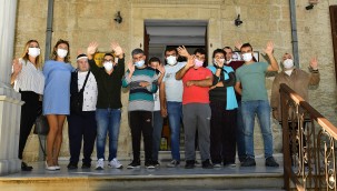 ÖZEL GEREKSİNİMLİ BİREYLER ULU ÖNDER ATATÜRK'Ü EVİNDE ANDI ÖZEL BİREYLERDEN ATATÜRK EVİ'NE ANLAMLI ZİYARET