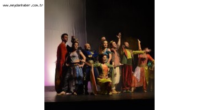 Şehir tiyatro ile renklendi