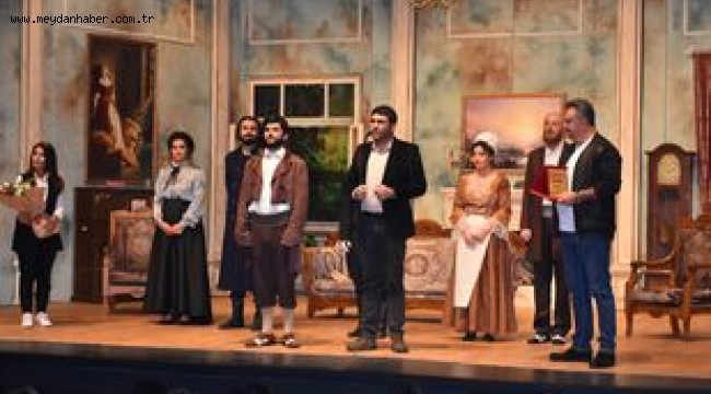 TARSUS ŞEHİR TİYATROSU ÇEHOV VODVİL OYUNUYLA ADANA FESTİVALİNDEN TAM NOT ALDI