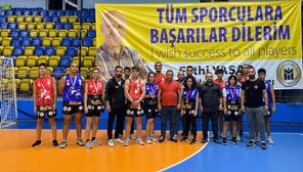 * Yenimahalle 29 Ekim Cumhuriyet Kupasına damga vurdu * 14 sporcu ile 14 madalya